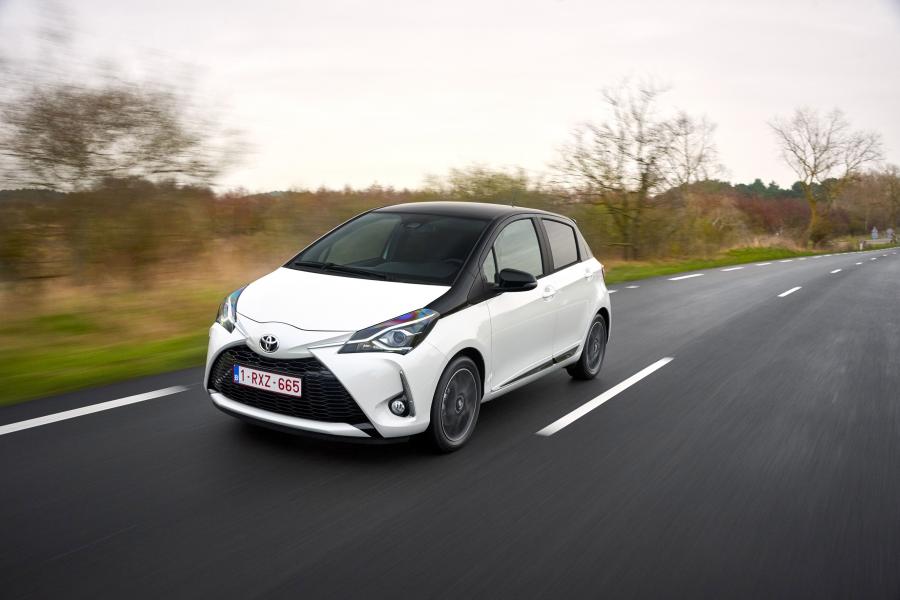  Toyota Yaris Bi-Tone 2017 года  (фото 10 из 36)